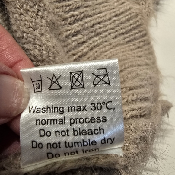 Exquisite Beige V-Neck Sweater by Emerson Lang XL - Picture 6 of 7